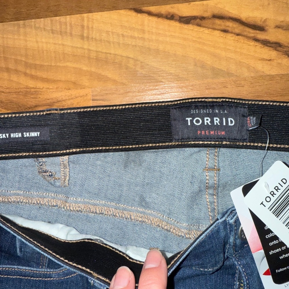Torrid Premium Sky High Skinny Jeans 24R Plus Size Dark Wash Denim NWT classic - Picture 2 of 5